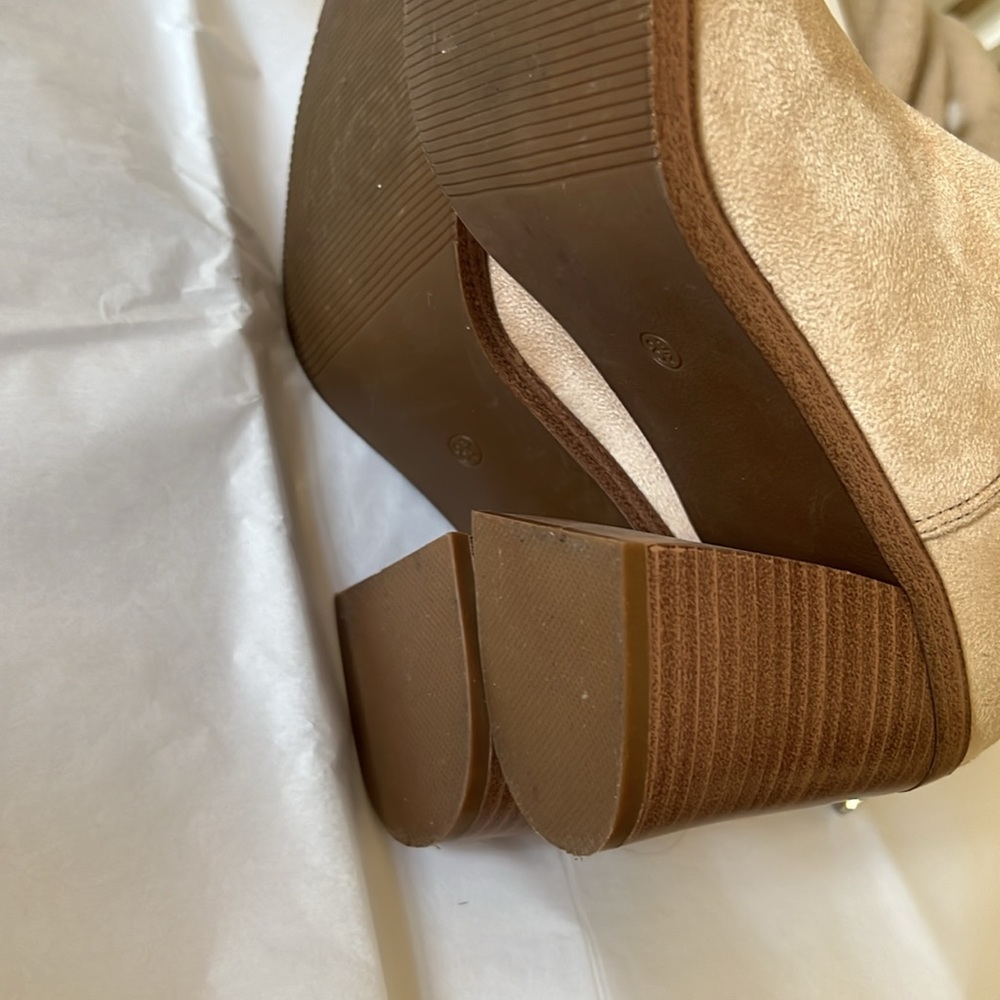 Perfect fall bootie - Picture 4 of 12